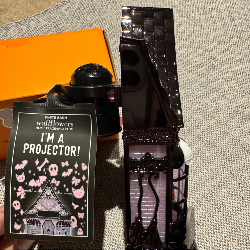 Bath & Body Works - Haunted House Projector - Wallflowers Home Fragrance Plug - Picture 9 of 11